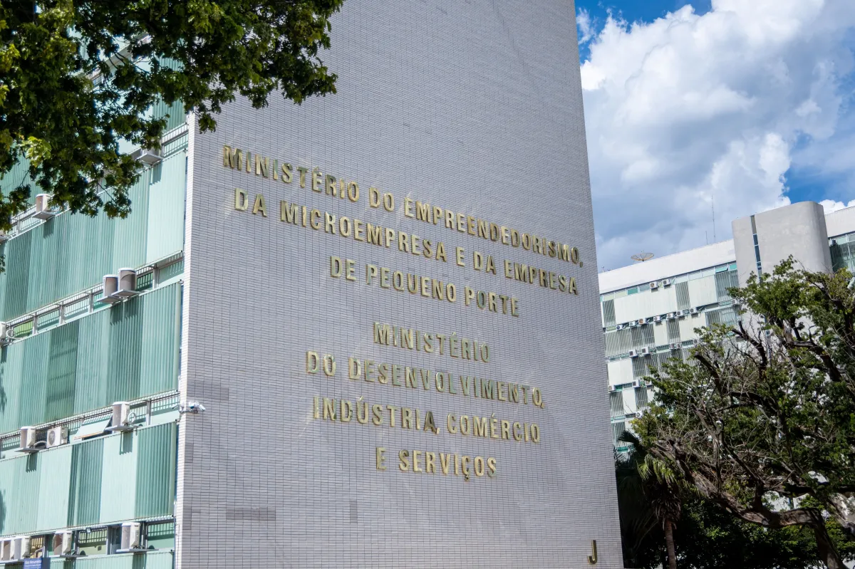 MDIC comandará conselho dos minerais críticos após disputa interna com o MME